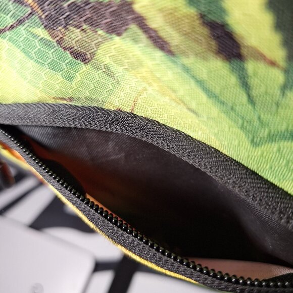 Vibedration Hydration Backpack w/o bladder - green, orange, black leaves… - Picture 11 of 16